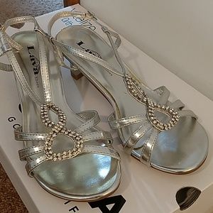 Strappy sandals with rhinestone s.